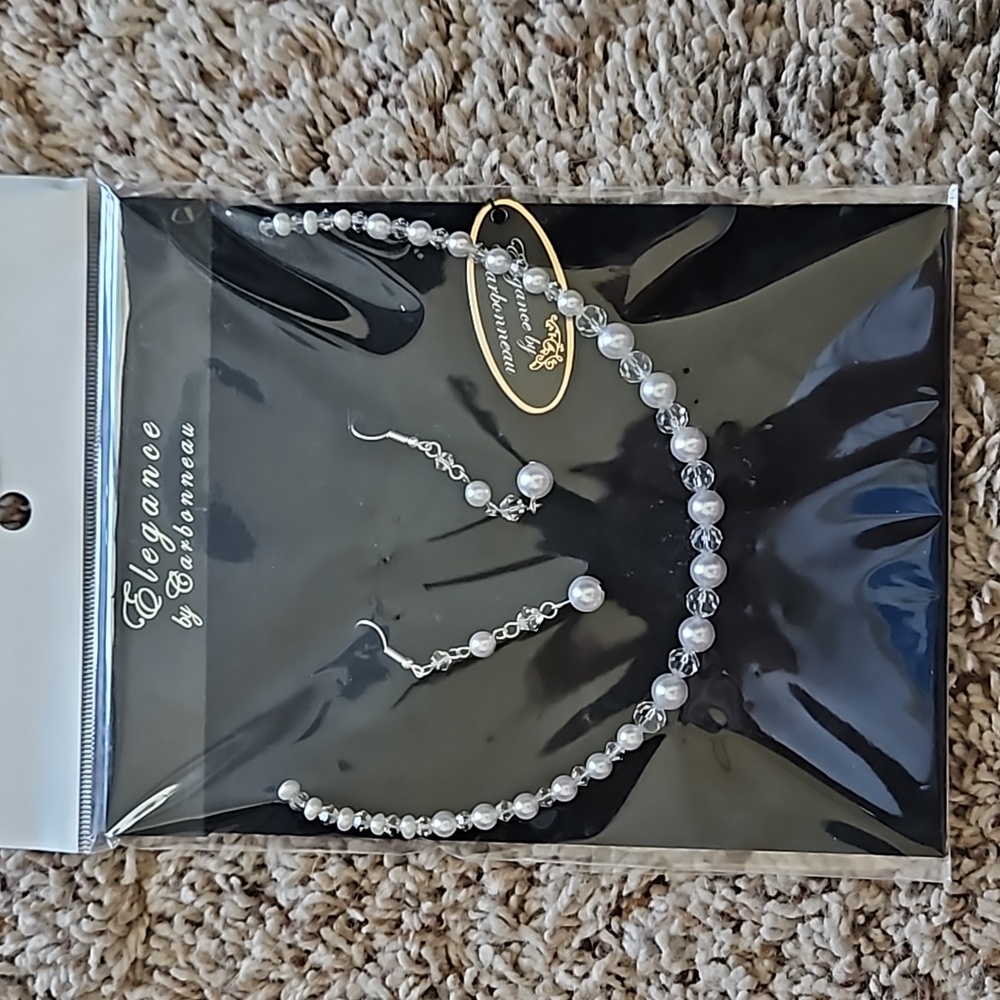 NWT! Bridal Earrings and Necklace Set